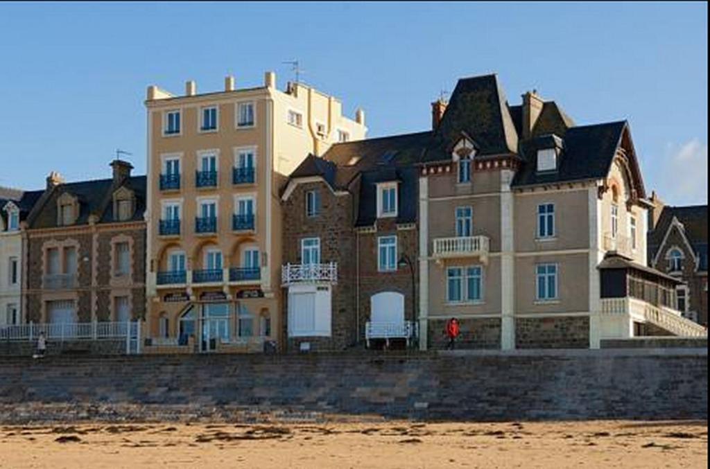 Ambassadeurs Logis Hotel Saint-Malo Exterior foto